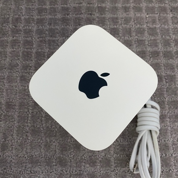 Apple AirPort Extreme Router - Picture 2 of 3